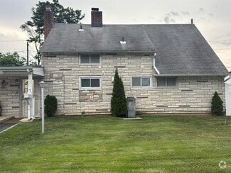 Building Photo - 7 Astronomy Ln