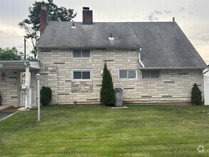 Building Photo - 7 Astronomy Ln