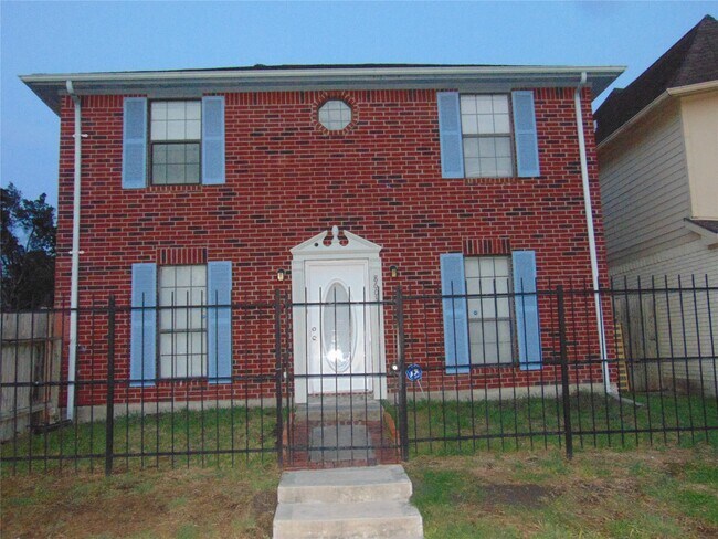 Foto del edificio - 8603 Rustling Leaves Dr