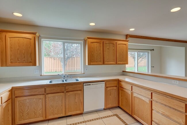 Building Photo - 4 Bedroom 2.5 bath Home in Cherry Hill