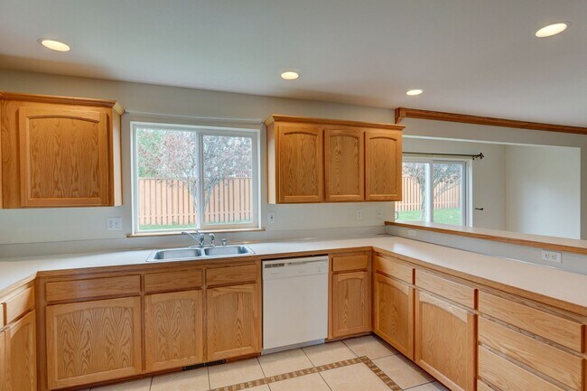 Foto del edificio - 4 Bedroom 2.5 bath Home in Cherry Hill