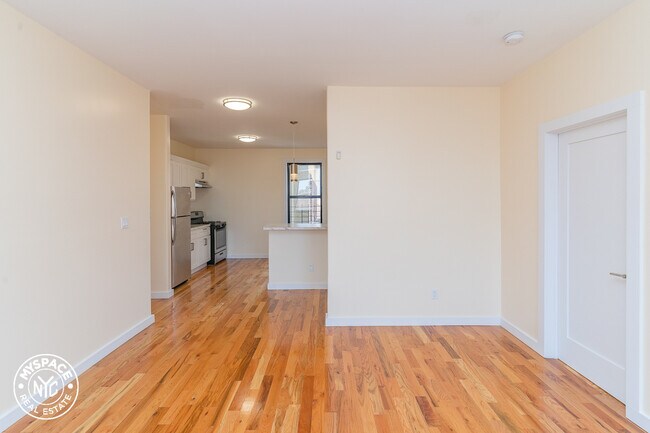 Building Photo - 472 E 48th St