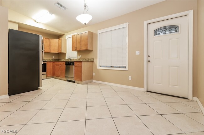 Building Photo - 425 NW 4th St