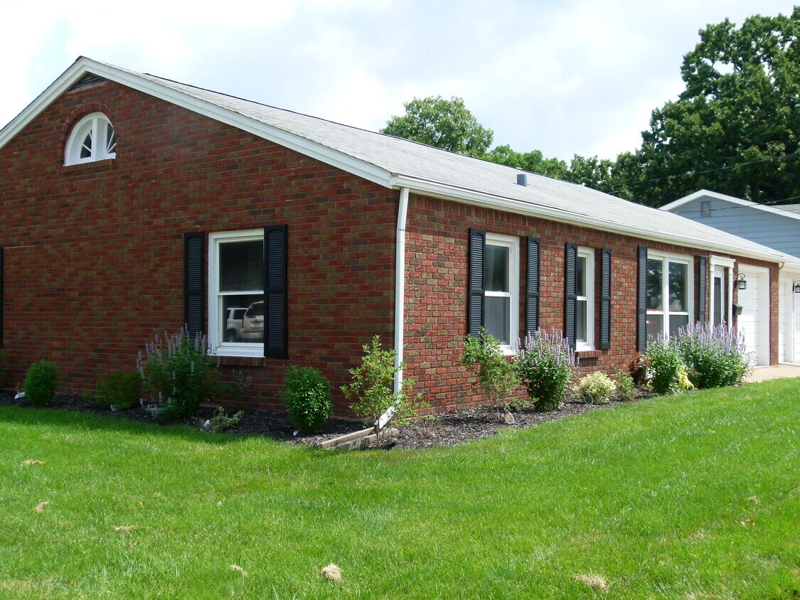 3302 Central Ave, Bettendorf, IA 52722 House Rental in Bettendorf, IA