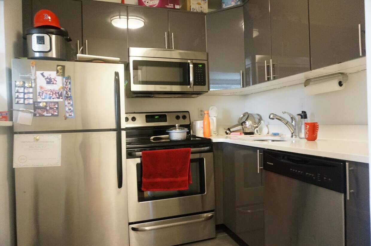 Primary Photo - 15 Marion St