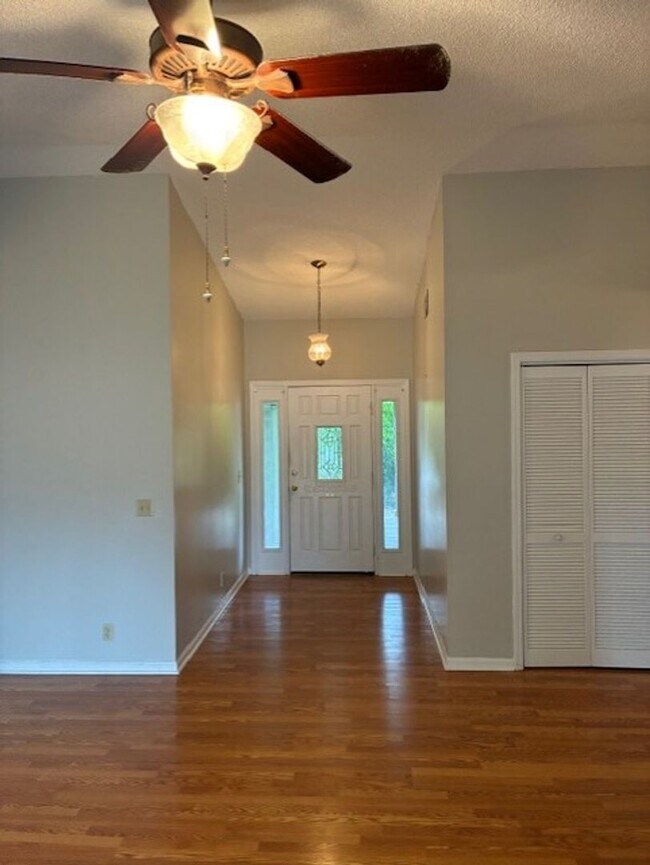 Foto del edificio - 114 N Woodvalley Dr