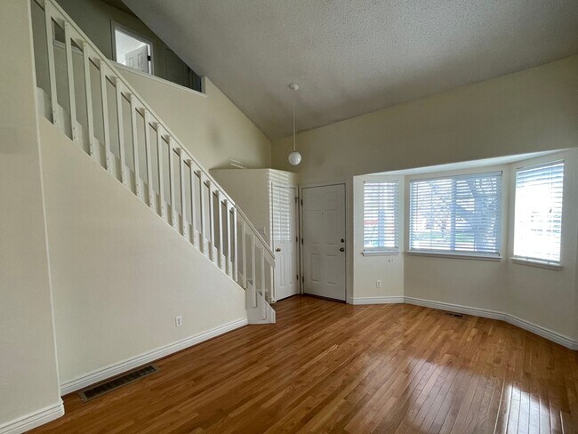Building Photo - 3B/2.5B Thornton Home Available 1/3/2025