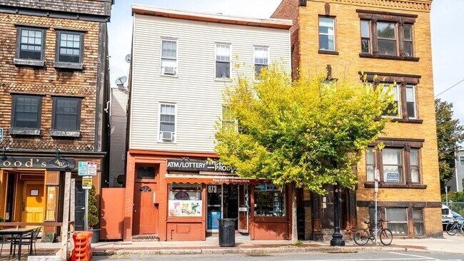 Foto del edificio - 875 Cambridge St