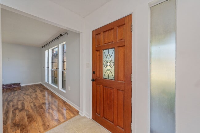 Building Photo - 322 Kathleen Pl NW