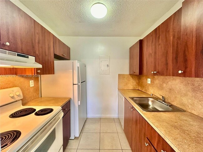 Building Photo - 7423 SW 152nd Ave