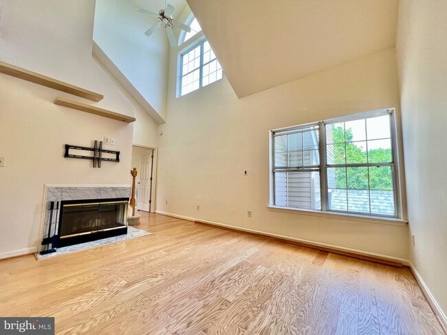 Building Photo - 927 Hillside Lake Terrace