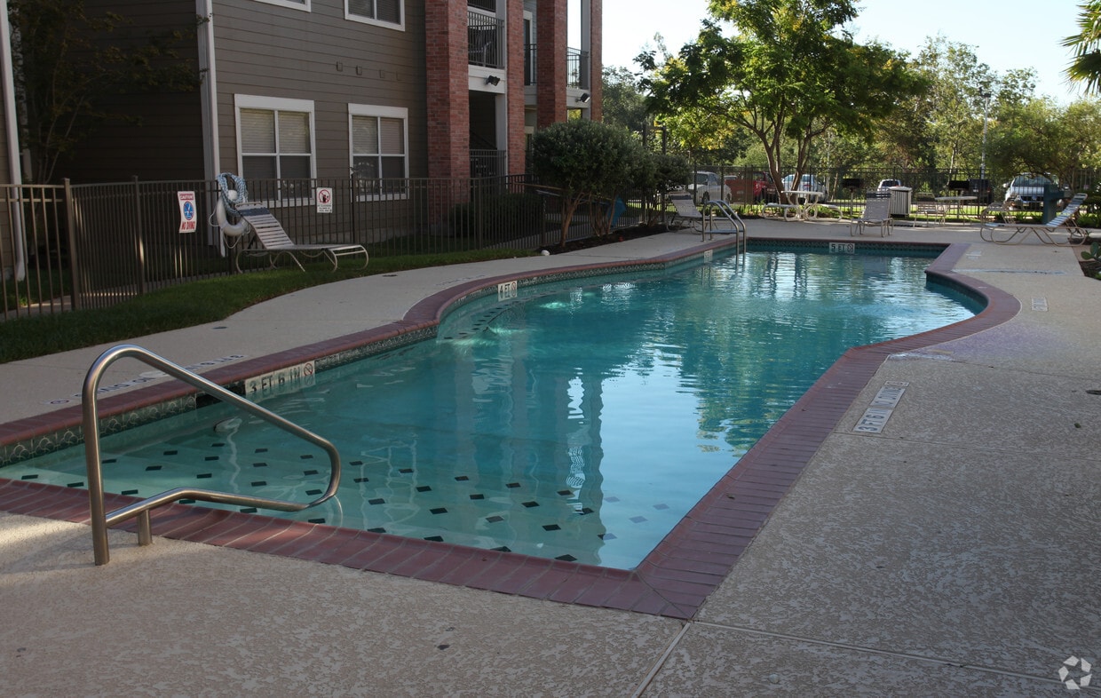 Washington Courtyards Apartments in Houston, TX