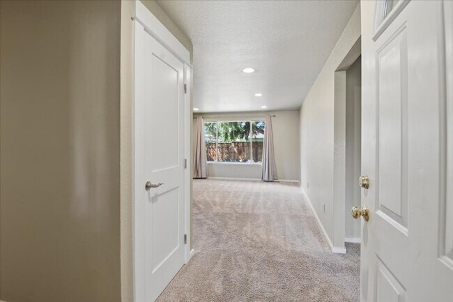 Building Photo - 3bd/2ba Granite Falls Home