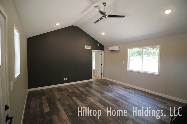 Building Photo - 4 Iron Oak Ln