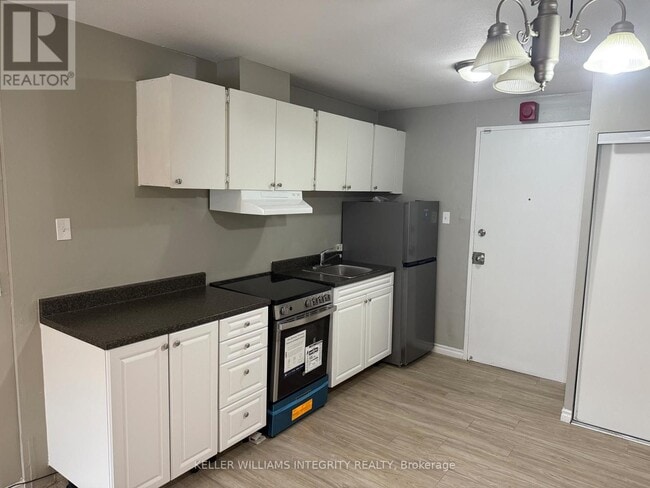 Building Photo - 1435 Morisset Ave