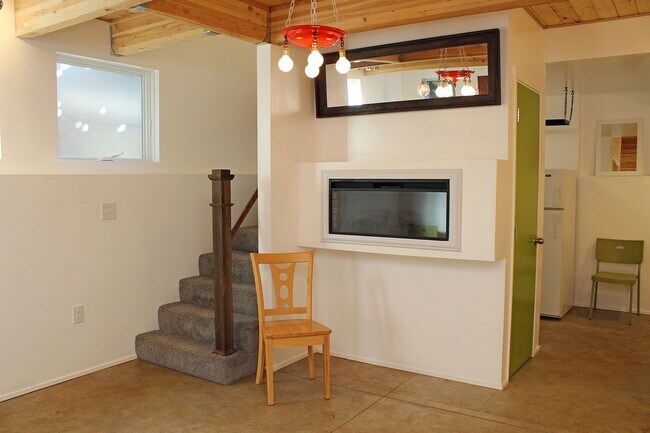 Building Photo - Minimal Living at Its Finest! Sleek 2 Bed,...