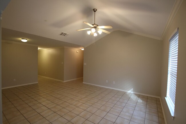 Building Photo - Available Now!- 3 Bedroom, 2 Bathroom, 2 C...