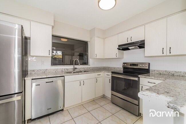 Building Photo - 307 Colonade Ct