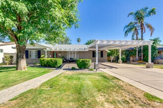 Building Photo - 4113 E Minnezona Ave