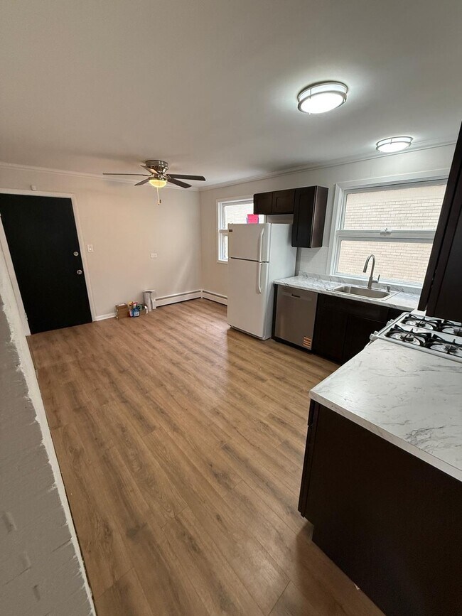 Building Photo - 2431 N 76th Ct