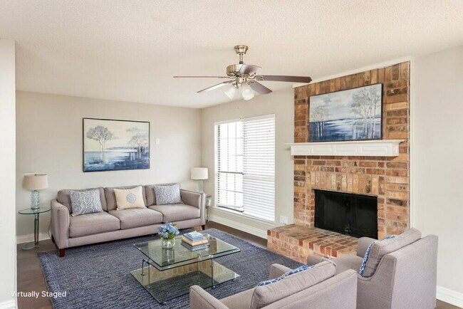 Foto del edificio - 6001 Farmingdale Dr