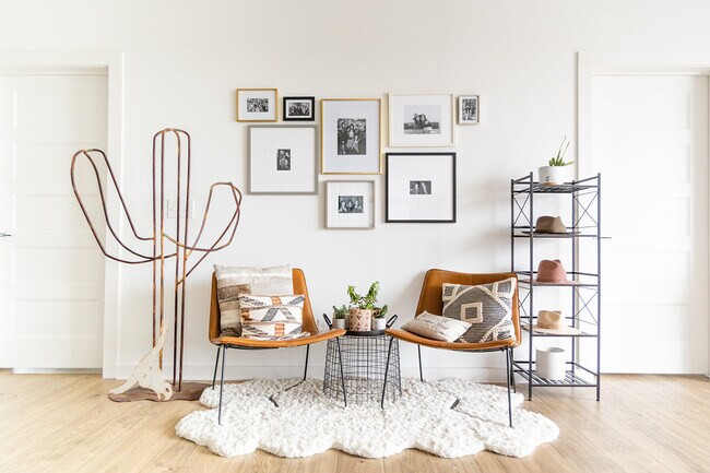 Building Photo - 1402 Pillow St