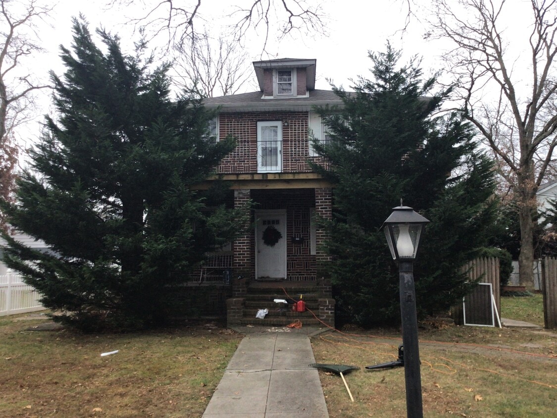 692 Muncey Rd Unit 2nd floor, West Islip, NY 11795 Apartments in West