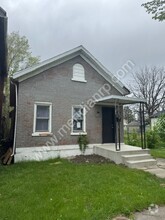 Building Photo - 1107 Summit St