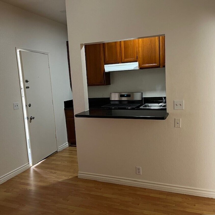 Foto del edificio - 1615 E Broadway