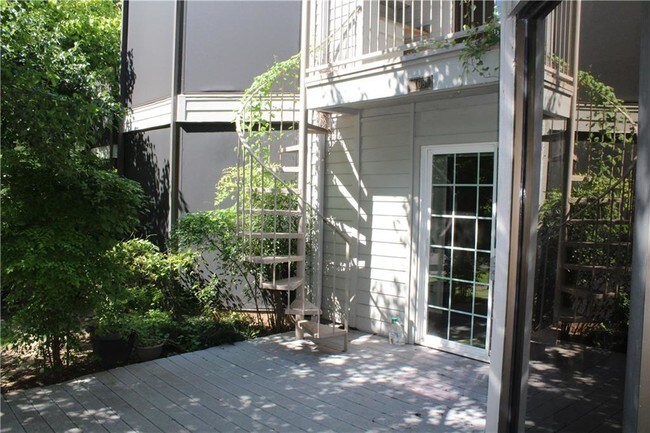 Building Photo - 108 World of Tennis Sq