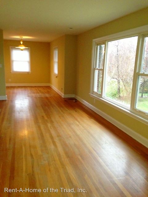 Building Photo - 208 Brushwood Rd