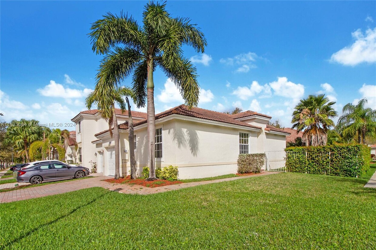 Foto principal - 18703 SW 26th St