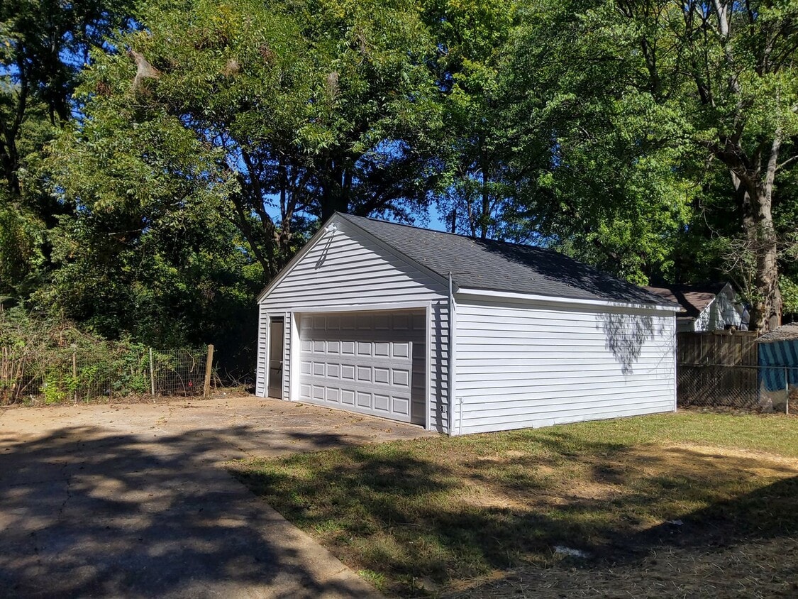 Building Photo - 3620 Sharpe Ave