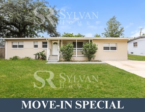 Building Photo - 3300 Drake Dr