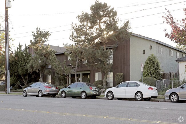 Building Photo - Cedar Pines