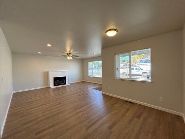 Building Photo - 2843 Stormes Ave