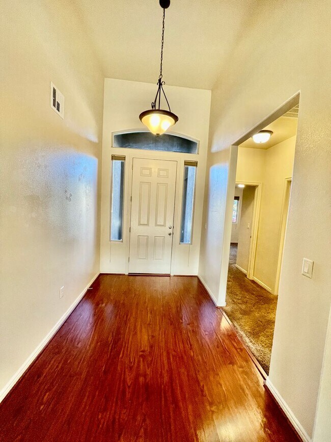 Building Photo - Pet Friendly Home in Green Valley