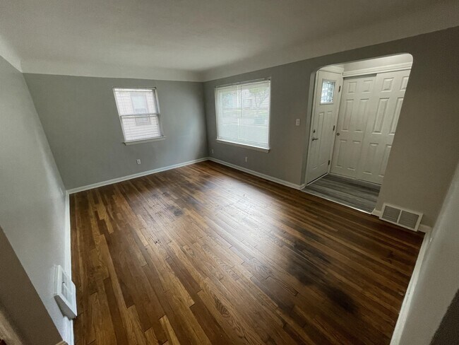 Foto del edificio - 5470 Oakwood Ave