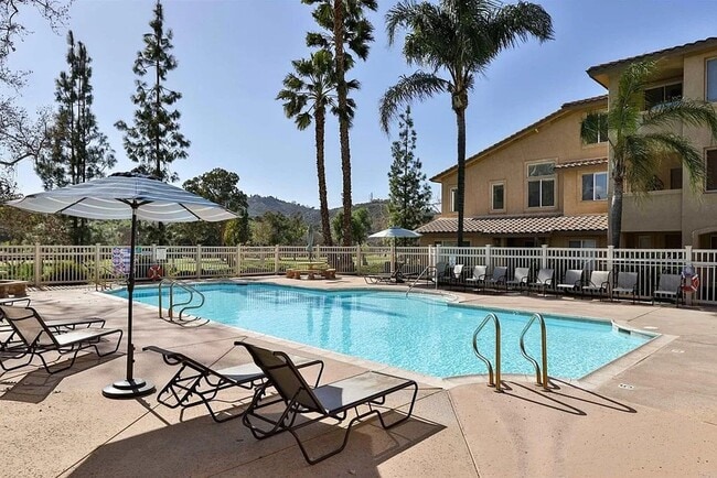 Foto del edificio - Great golf course views