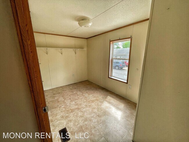 Building Photo - 2 br, 1 bath House - 1305 S. Monon Dr. Lot 5