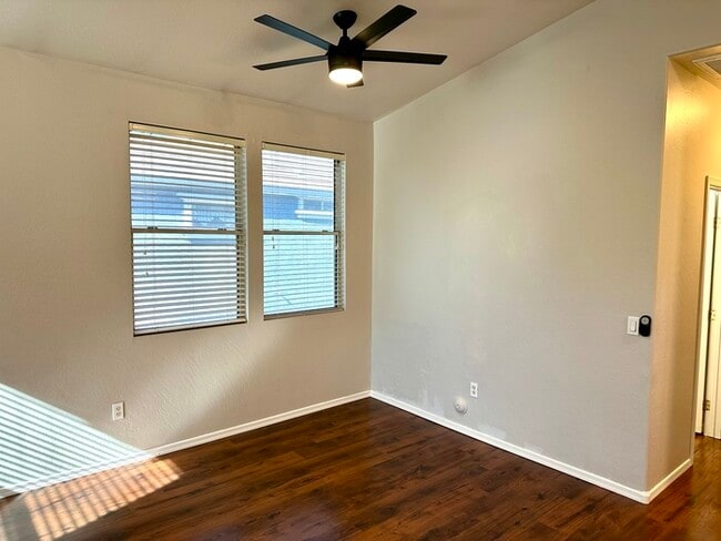 Building Photo - Completely adorable Gardens Community in G...