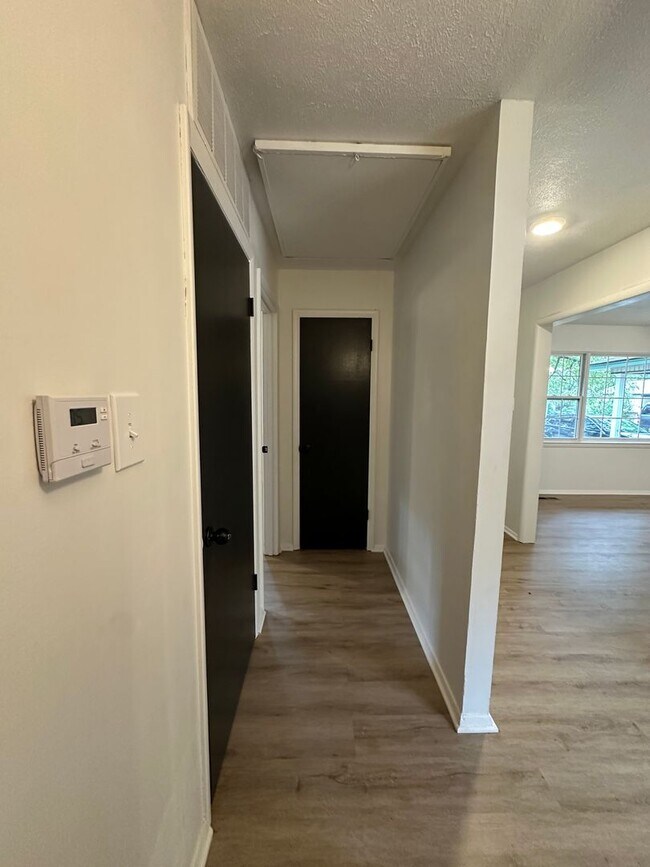 Building Photo - 6 Raleigh Cir