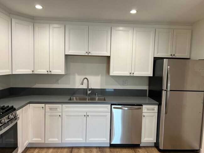 Building Photo - West 10th Escondido Triplex
