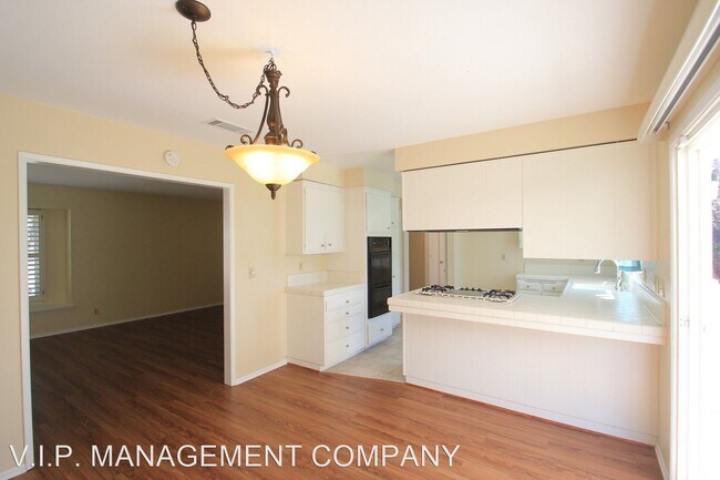 Building Photo - 3 br, 2.5 bath House - 161  S San Mateo