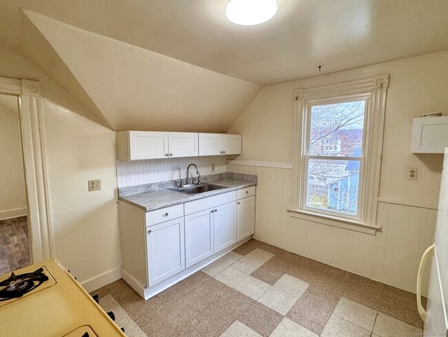 Building Photo - 58 New Litchfield St