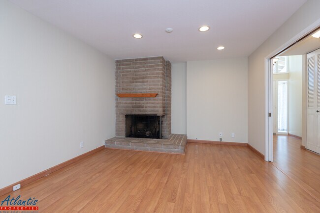 Foto del edificio - Beautiful Home | Central A/C | Desirable Location