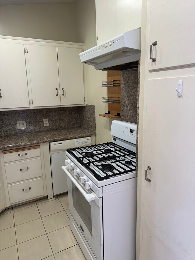 Foto del edificio - 3858 Bentley Ave