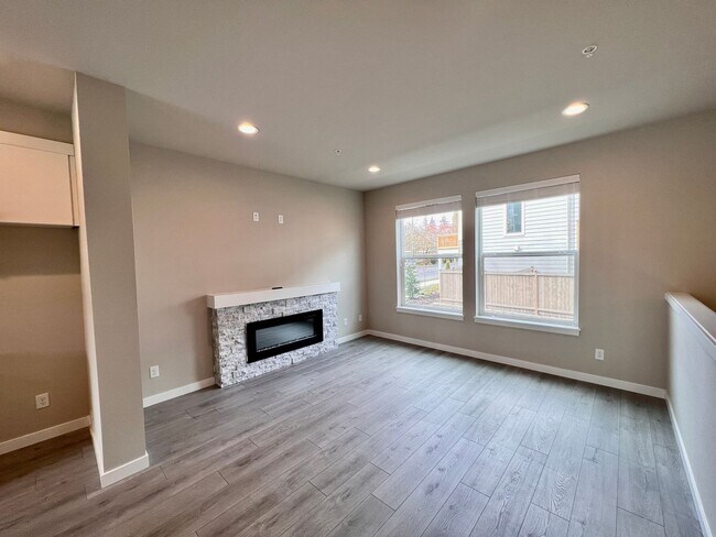 Foto del edificio - Newer, Modern Lynnwood Townhome