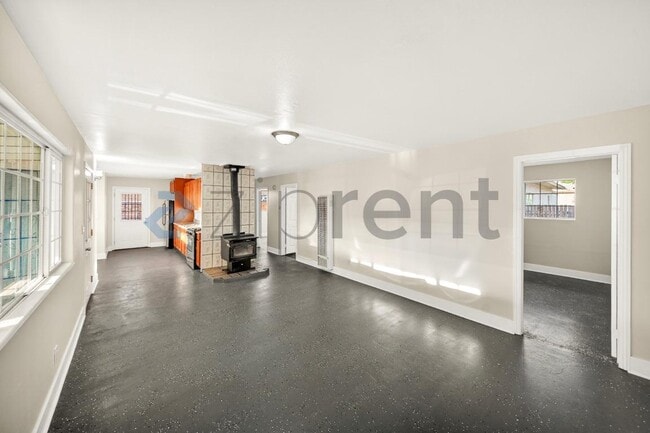 Building Photo - Unit