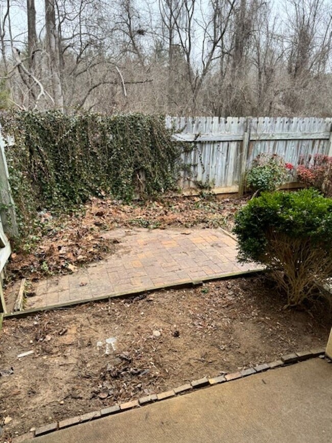 Building Photo - 500 Rock Cliff Ct